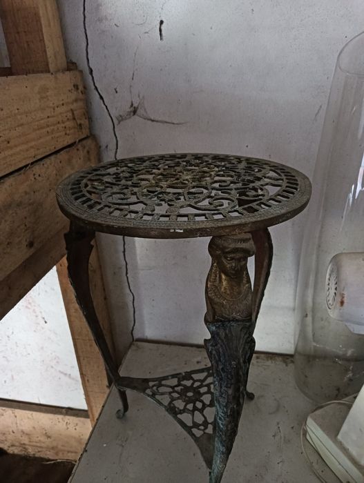 Mesa antiga velharias