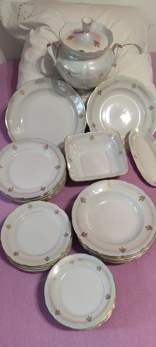 Продам сервиз столовый