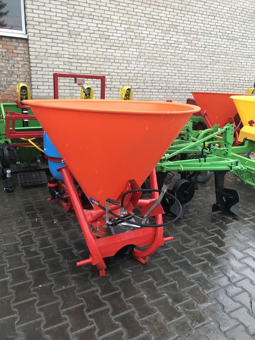 Рум 300кг, польський розкидач мінеральних добрив Strumyk