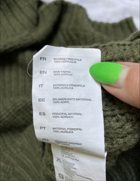 Свитер с открытыми плечами