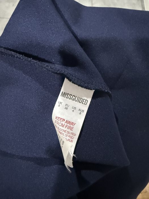 Granatowa sukienka Asos