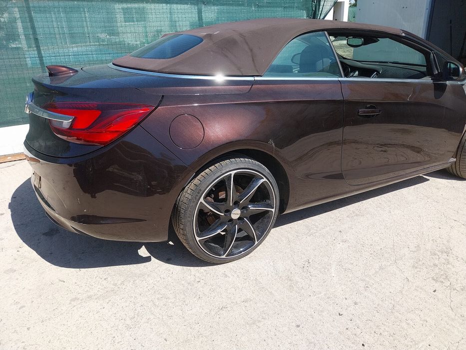 Opel cascada accidentado