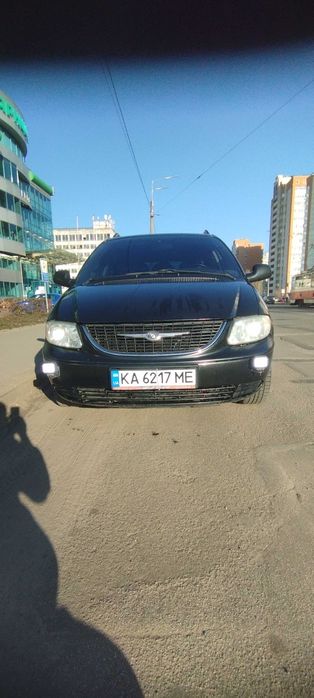 Автомобіль Крайслер вояджер 4