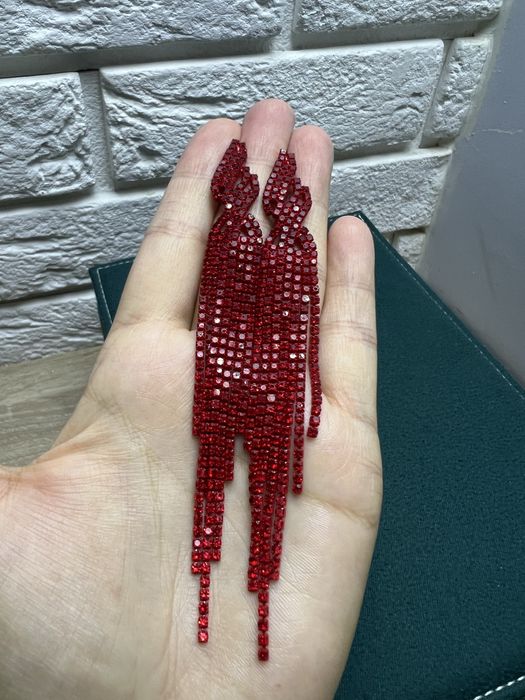 Nowe luksusowe kolczyki „Czerwony Diament”.