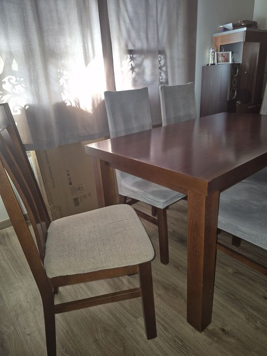 Sprzedam stól do salonu z krzesłami