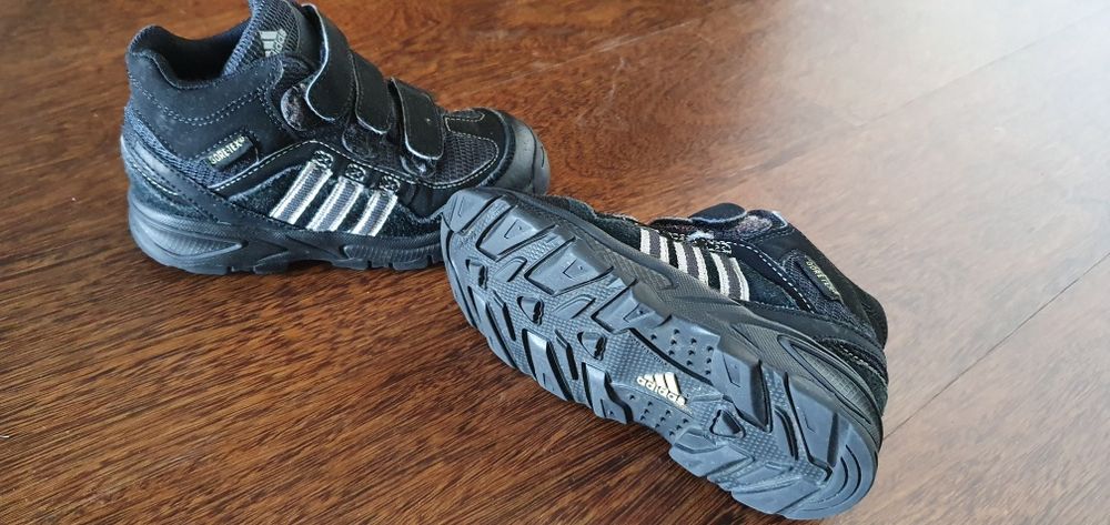 Sapatos de menino tamanhos 24-26