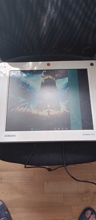 Мониторы LCD TFT Samsung 17" и Bilinea 19"