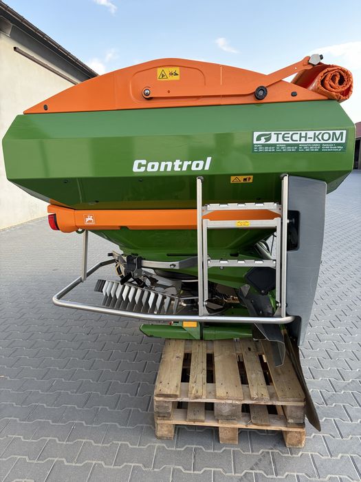 Rozsiewacz nawozów Amazone ZA-V 2700 Control