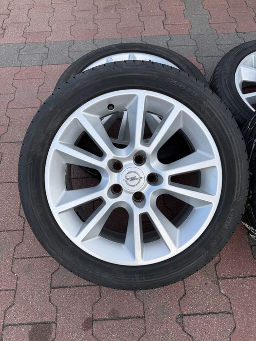 Felgi 17 cali Opel Astra z oponami letnimi Vredestein
