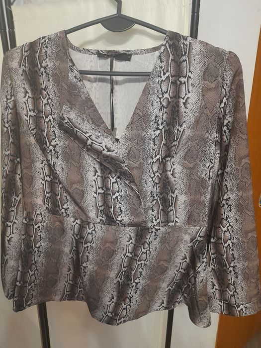 Bluzka z baskinka wzór wąż