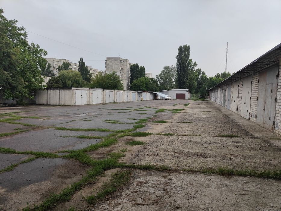Район аквапарку "ПолоСіті"здається кирпичний двоповерховий гараж