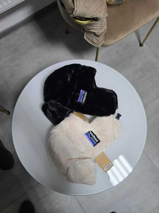 Біла іЧорна Вушанка Patagonia шапка ушанка Патагонія на хутрі