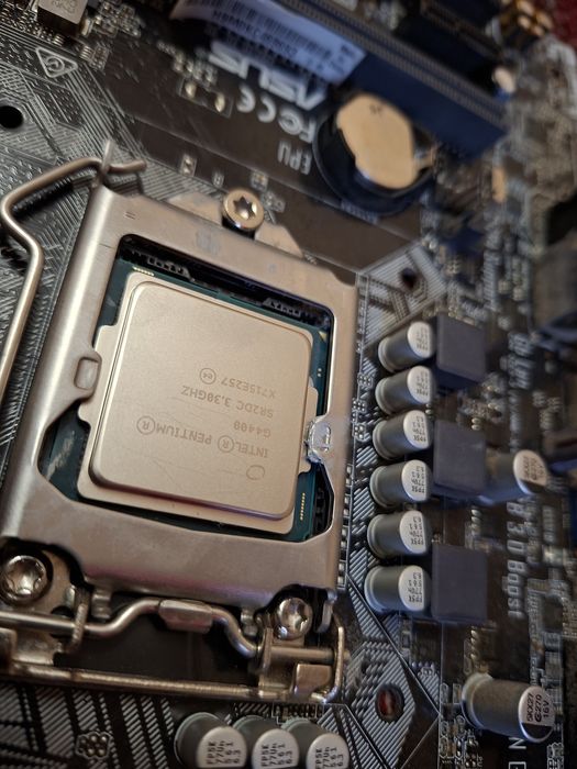 Материнка Asus h110m-k, ідеал+ intel celeron g4400 ddr4 2400mhz до 64г