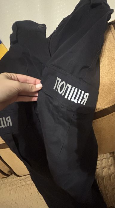 Жіноча поліцейська форма