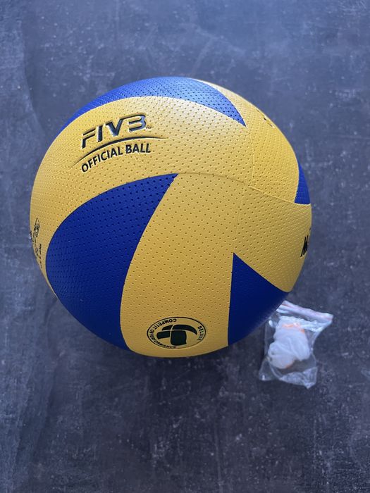 Nowa piłka do siatkówki Mikasa MVA300