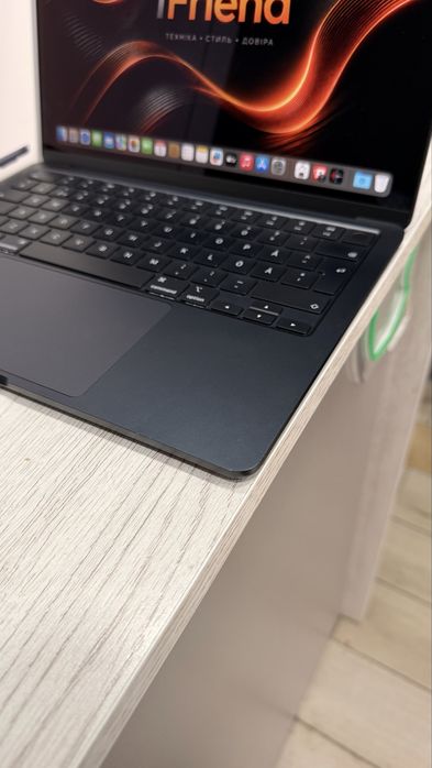 Macbook Air 13’ m2 8/256gb midnight