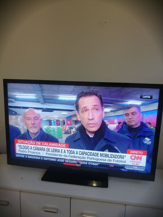 TV Sony, ecrã grande 46"