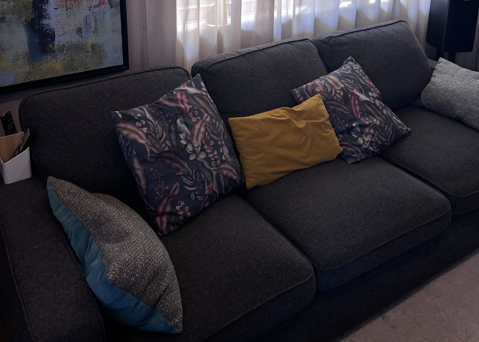 Sofá  2,40mts x 95cm. Como novo. Kinda Home. Côr cinzento.