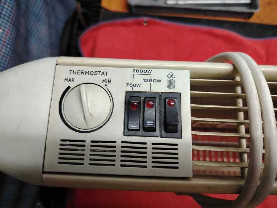 Aquecedor com potência de 750/1250/2000 watts.