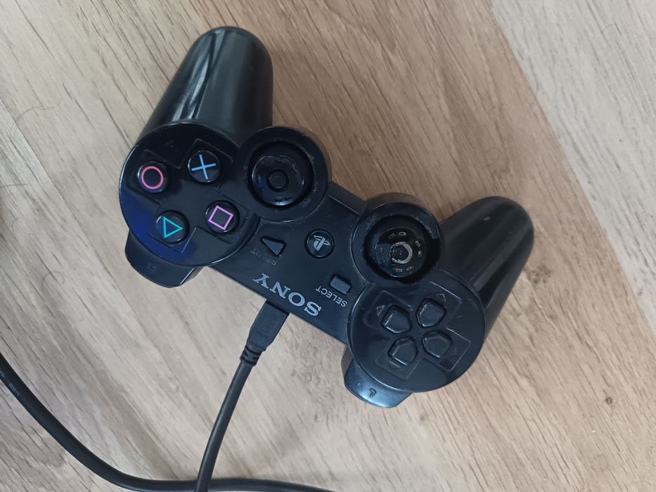 PlayStation 3 em bom estado, mas com problemas.