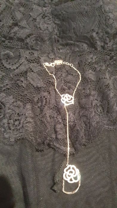 Anel novo e pulseira com anel