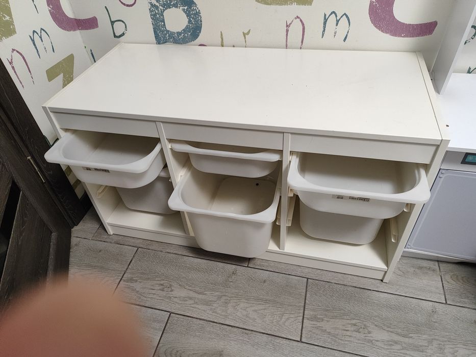 Ікеа меблі б/у дрох ярусне ліжко,шафа,комод,тумбочки ,стіл,крісло