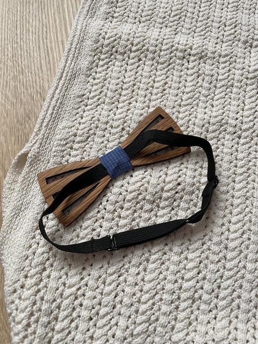 Дерев'яний метелик бабочка на резинці з дерева до сорочки