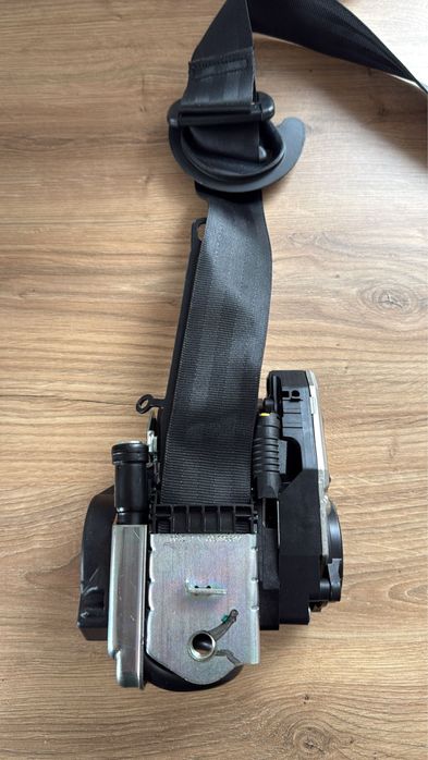 Pas prawy przód Audi 8w0857706G