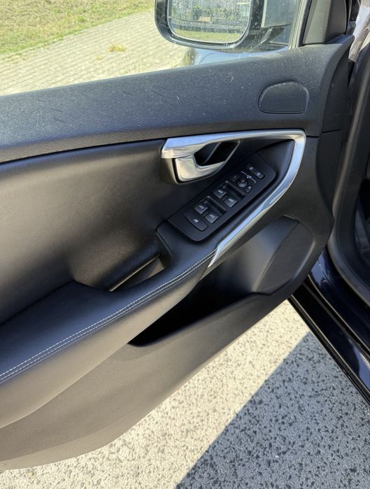 Volvo V40 R design 2013