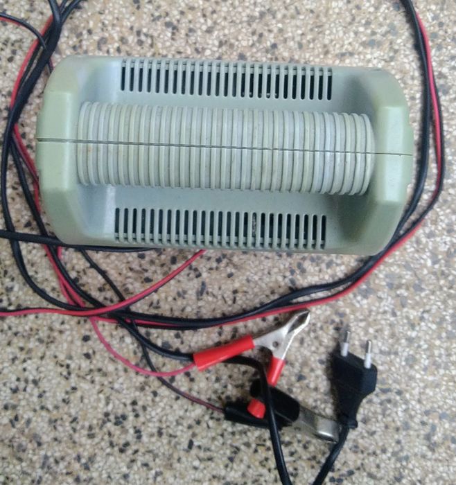 Carregador de bateria, carro ou mota