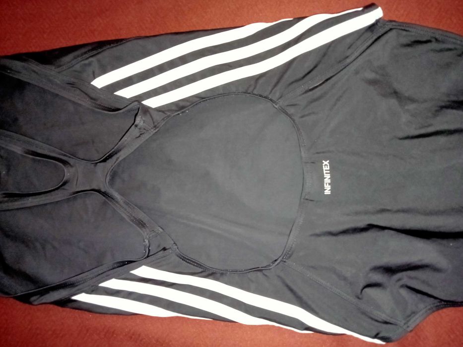 Strój kąpielowy damski adidas.