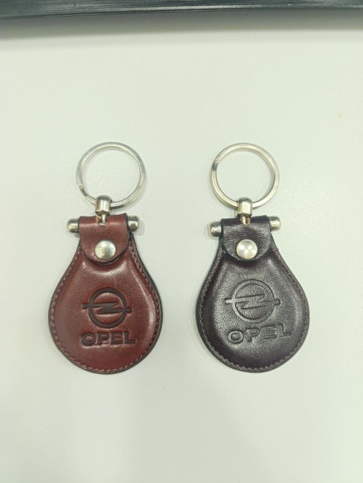 Шкіряний брелок для Opel