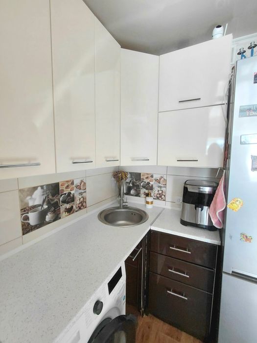 Продаж великої кімнати з водою та ремонтом.