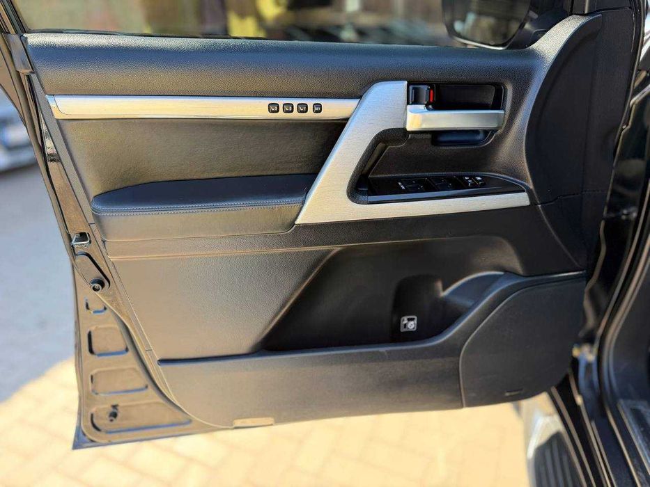 Toyota Land Cruiser 200