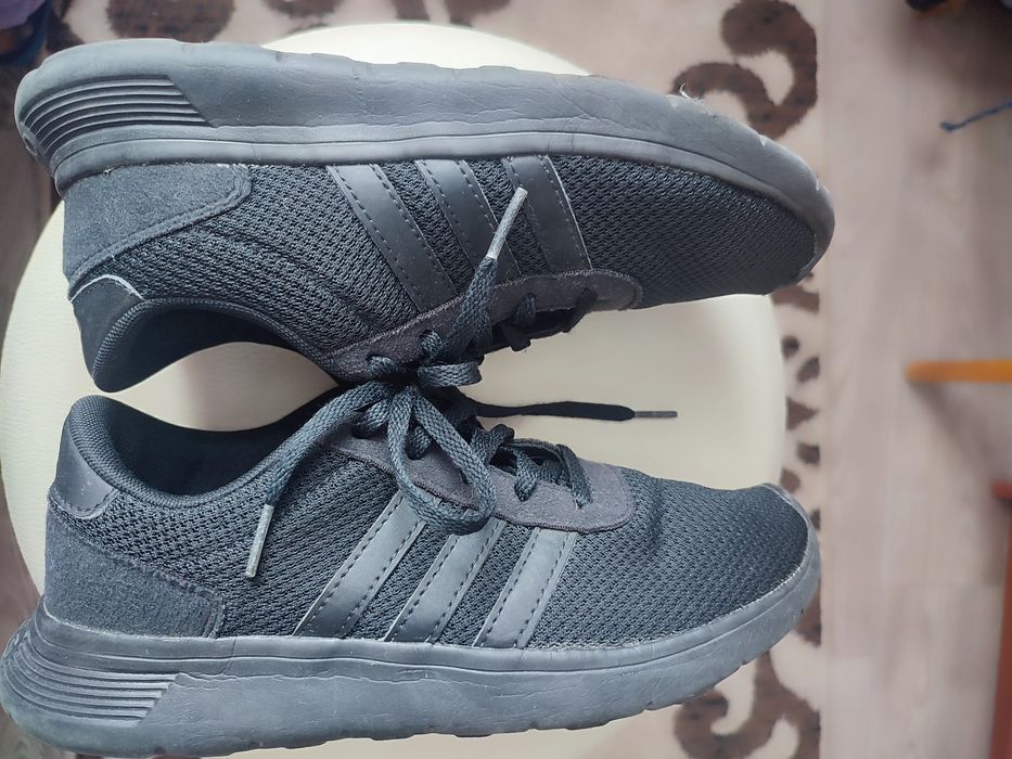Кросівки Adidas 37,5