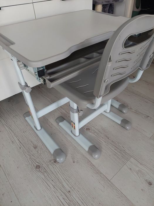 Biurko z krzeselkiem