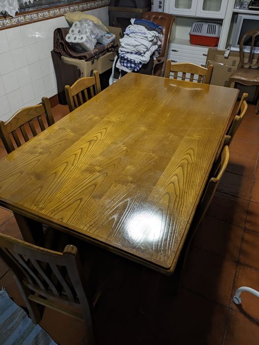 Mesa de jantar com madeira maciça (100 x 180 cm) e 6 cadeiras