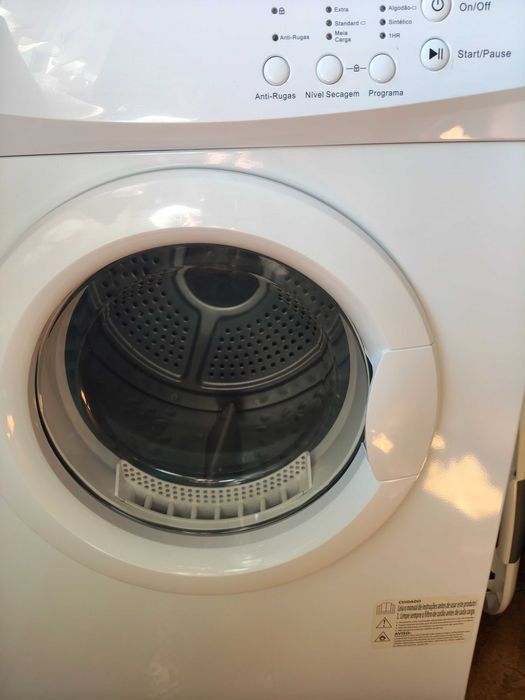Máquina de secar roupa