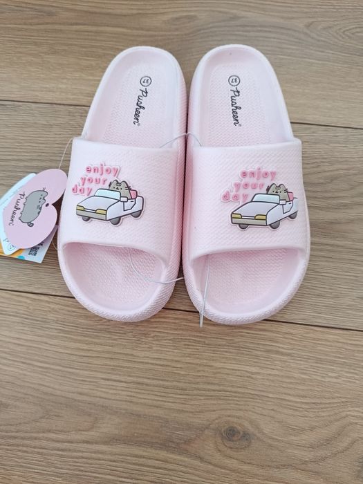 Klapki damskie Pusheen 37
