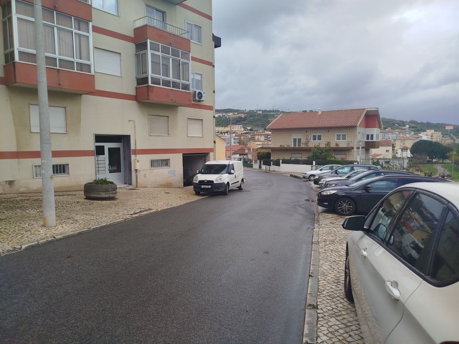 Alugo garagem Alhandra