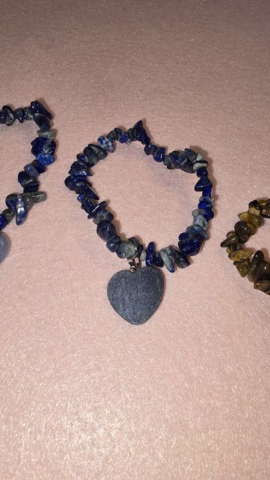 Pulseira chips lapis lazuli e olho de tigre