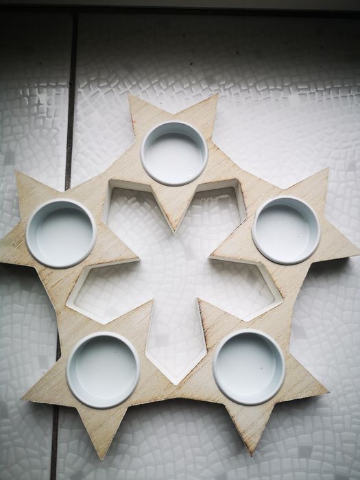 Drewniany świecznik w kształcie gwiazdy