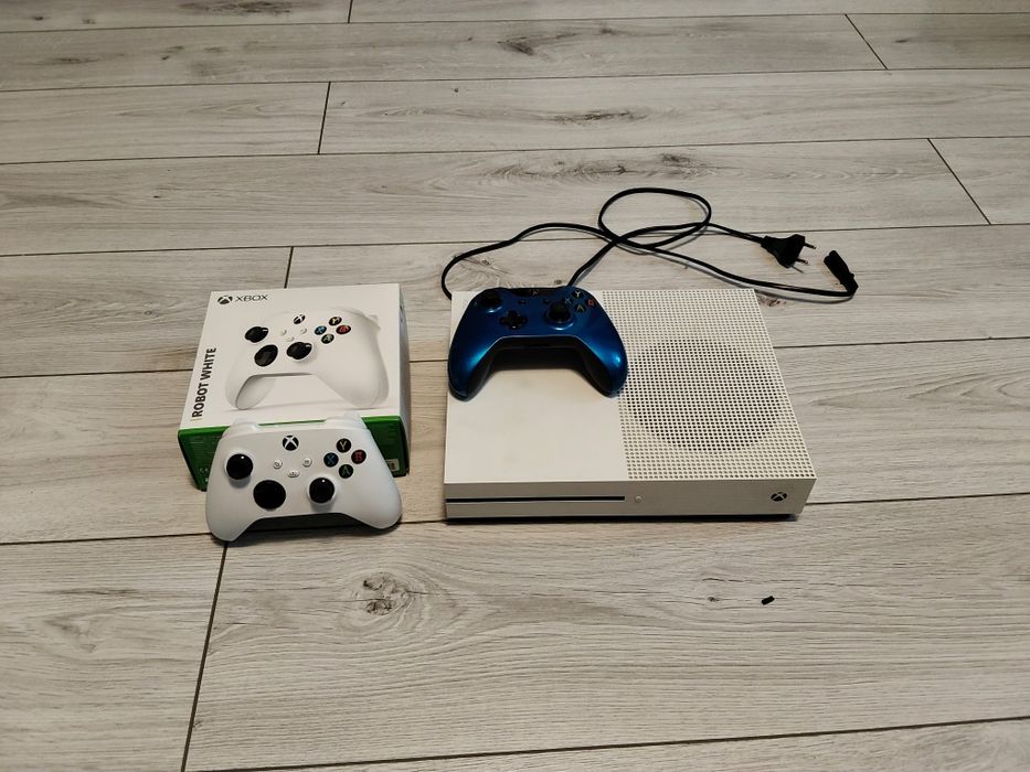 Xbox One S z padami