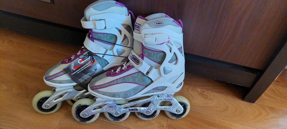 Нові роликові ковзани reaction  R206W