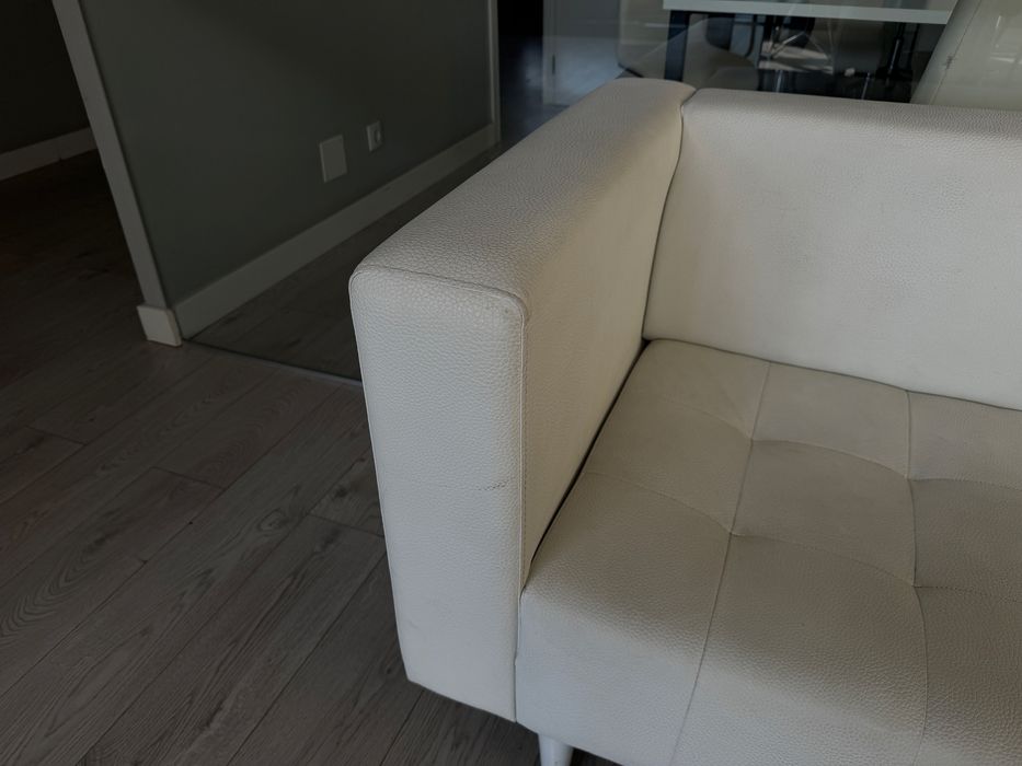 Sofá branco imita pele 160cm
