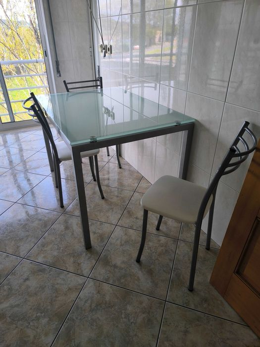 Conjunto Mesa de Cozinha em Vidro Temperado + 3 Cadeiras