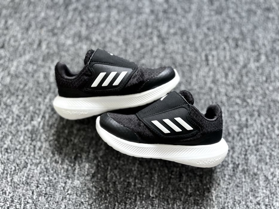 дитячі кросівки Adidas 26р.