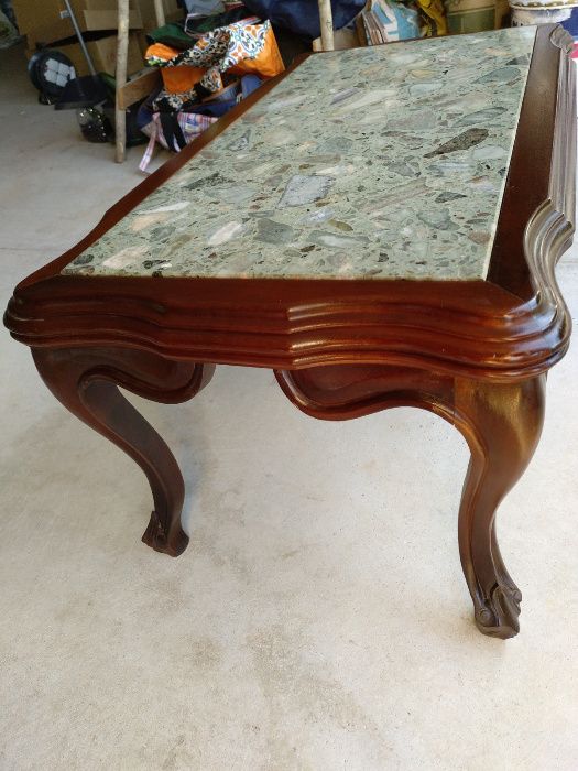 mesa pequena sala com tampo de pedra