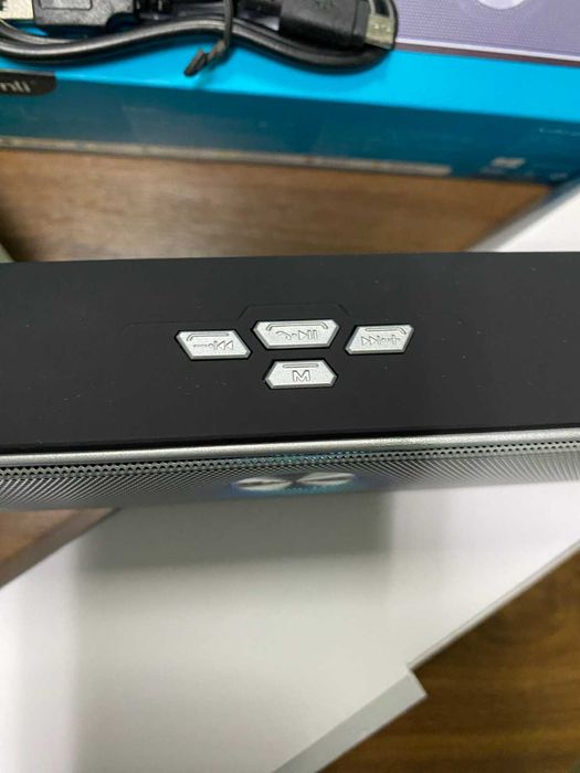 Колонка портативна Kisonli з радіо,  підсвіткою та Bluetooth нова