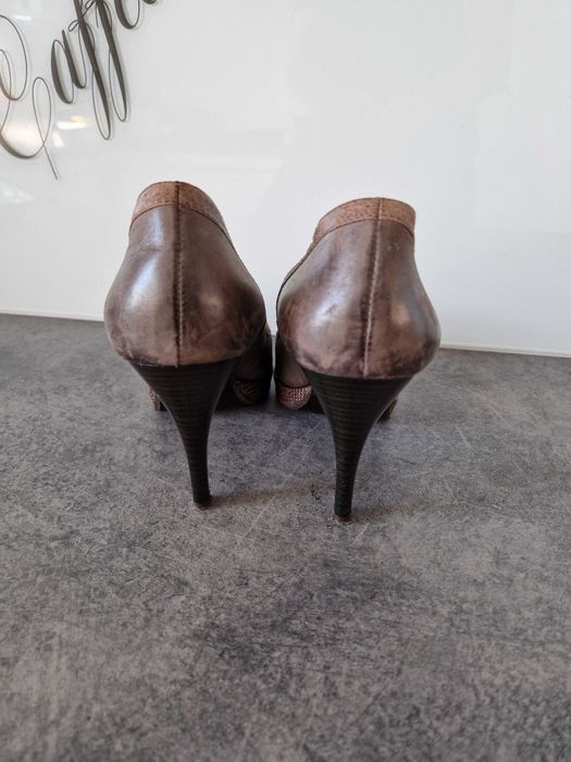 Buty / pantofle na obcasie